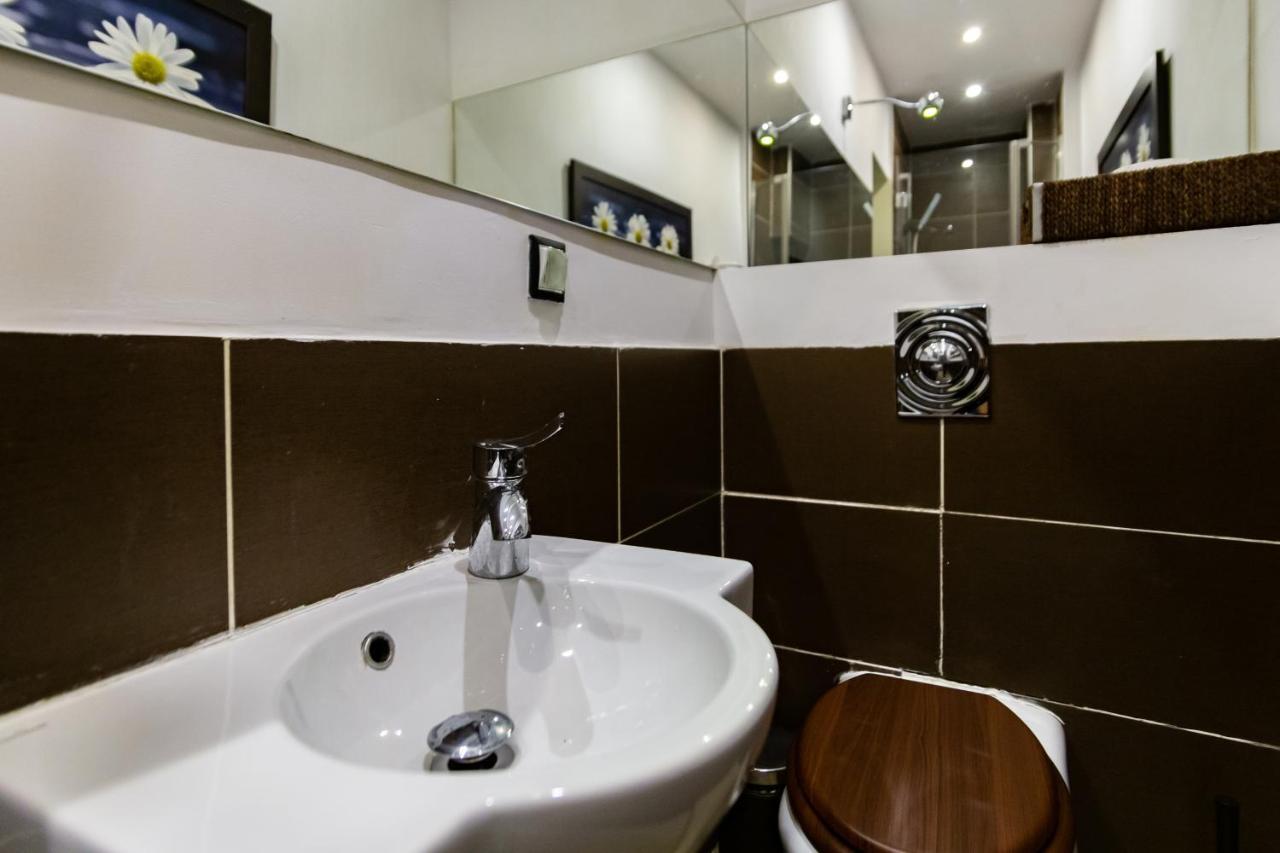 Lilly Apartment Main Train Station Old Town By The Castle Suites Cracóvia Exterior foto