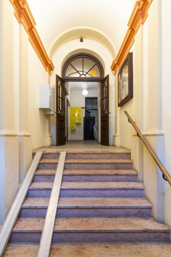 Lilly Apartment Main Train Station Old Town By The Castle Suites Cracóvia Exterior foto