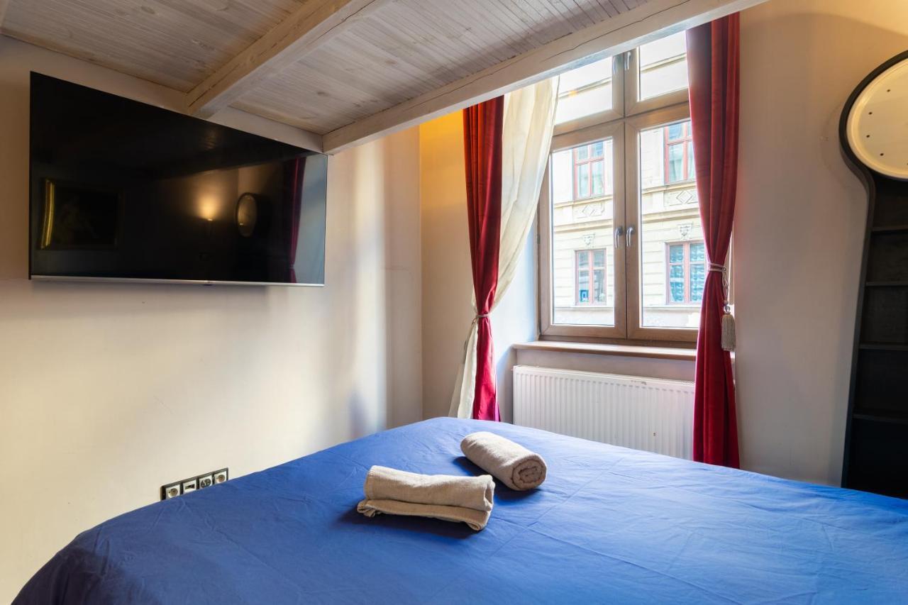 Lilly Apartment Main Train Station Old Town By The Castle Suites Cracóvia Exterior foto